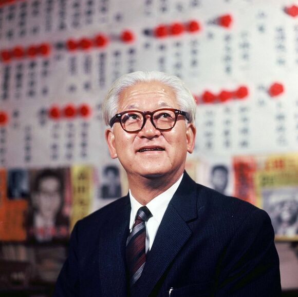 1963年12月13日、東京で撮影された日本社会党の江田三郎衆議院議員