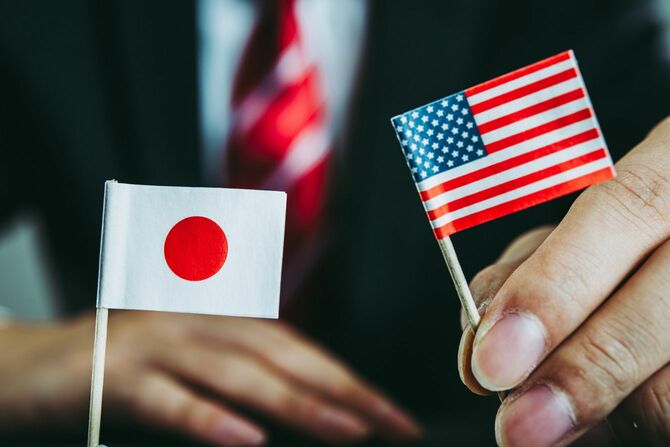 日本の国旗とアメリカの国旗