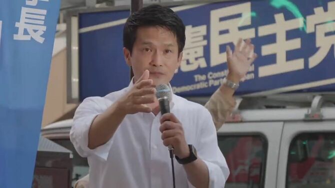 ザ・モール仙台長町前で応援演説を行う小川淳也氏。2025年7月3日撮影