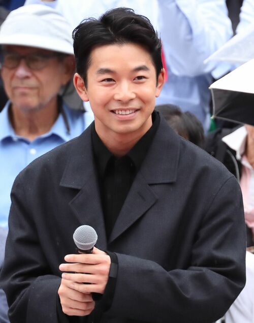 名古屋まつりでの「豊臣兄弟！」豊臣秀長役・仲野太賀。2025年10月19日、名古屋市