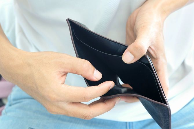 財布にお金なし