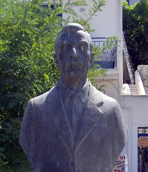 ギリシャ・レフカダ市にあるラフカディオ・ハーン像