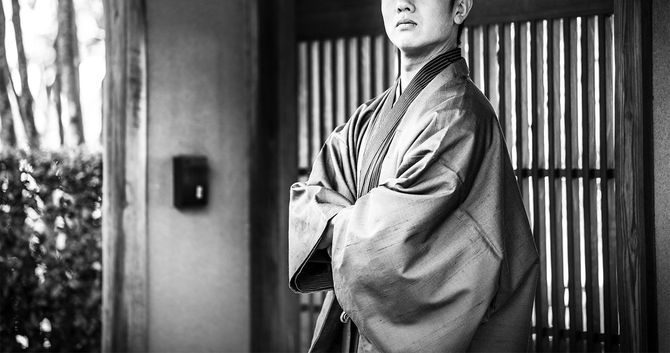 和服姿の男性