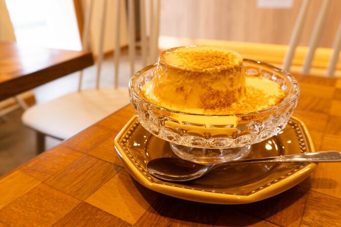 盛り付けた「砂プリン」