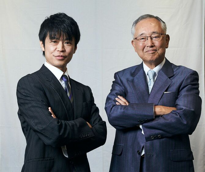 オリックス シニア・チェアマン　宮内義彦さん（右）と駒澤大学准教授　井上智洋さん
