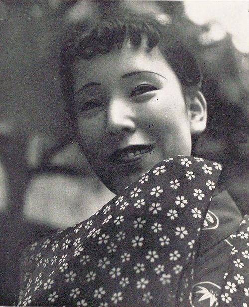 雑誌・小説新潮に掲載された「恋多き女」宇野千代の写真