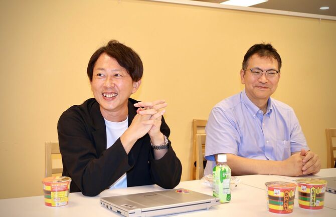 永谷園マーケティング本部の栗原紘明さん（左）と石川拓也さん（右）