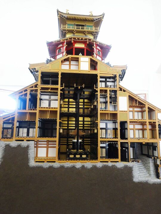 安土城天主断面（内藤昌監修、安土城郭資料館）
