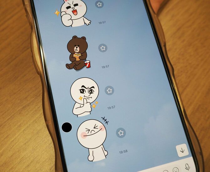 LINEアプリに初期搭載されている無料スタンプ。シンプルでわかりやすい感情表現が多いため、婚活初期にはうってつけだという