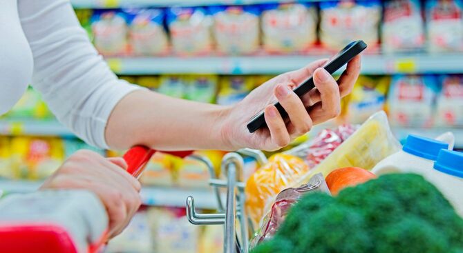 買う物をメモして、それ以外は「安いから」「使うかも」などと理由をつけて買わないこと。