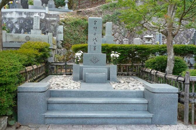 宇野千代の墓