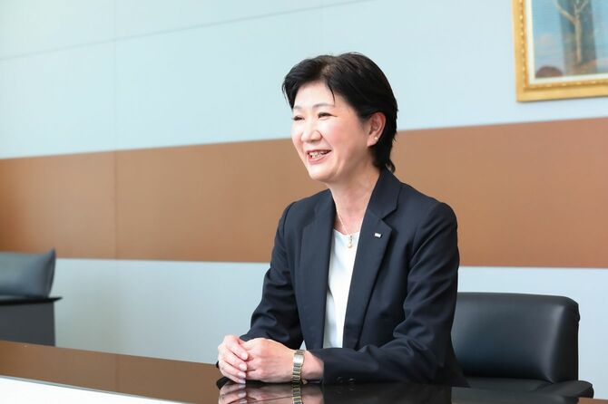 KDDI　取締役執行役員常務　CFO コーポレート統括本部長　最勝寺奈苗さん