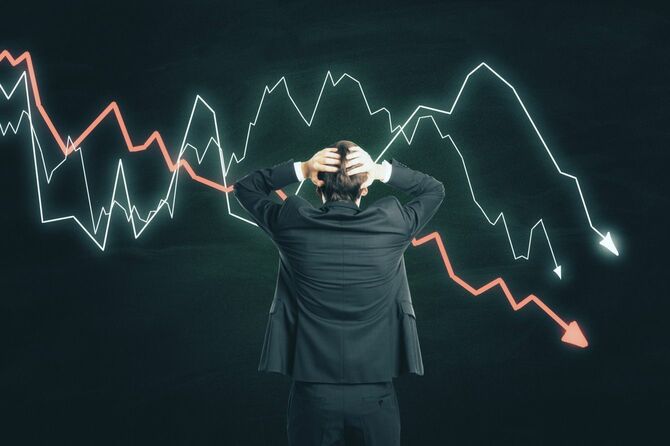 不況チャートを見てショックを受けるビジネスマン