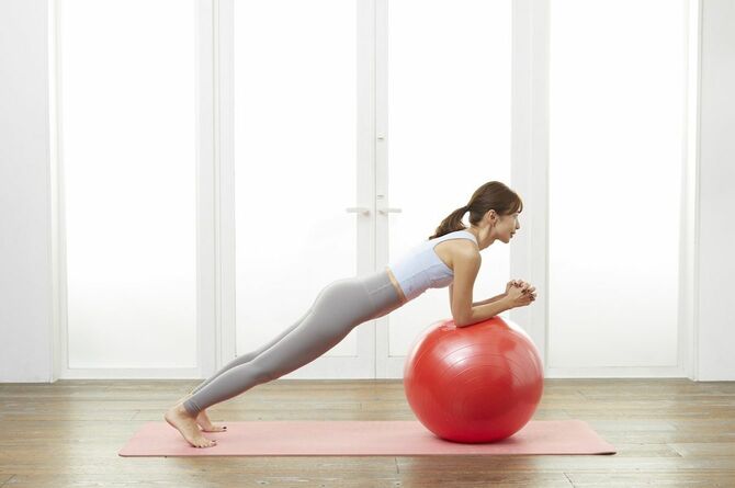 写真⑧　出典＝SAYAKA『バランスボール「美やせ」革命』（プレジデント社）