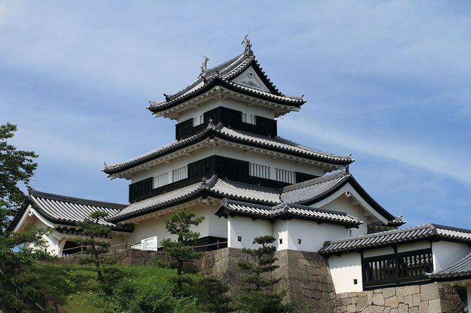 江戸時代に丹羽家が藩主となった陸奥白河の白河小峰城（復元天守）