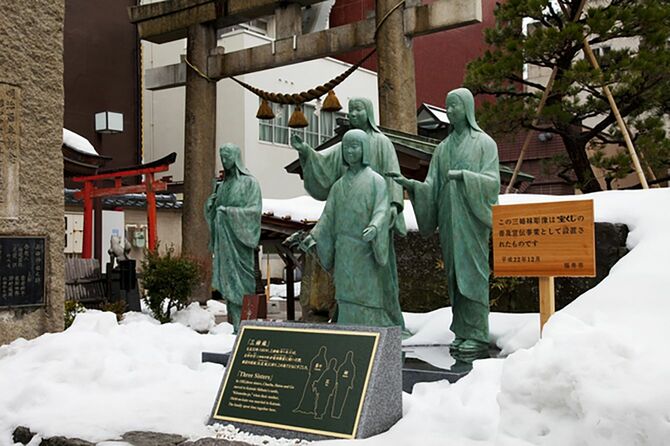 福井市・柴田神社のお市の方と三姉妹像