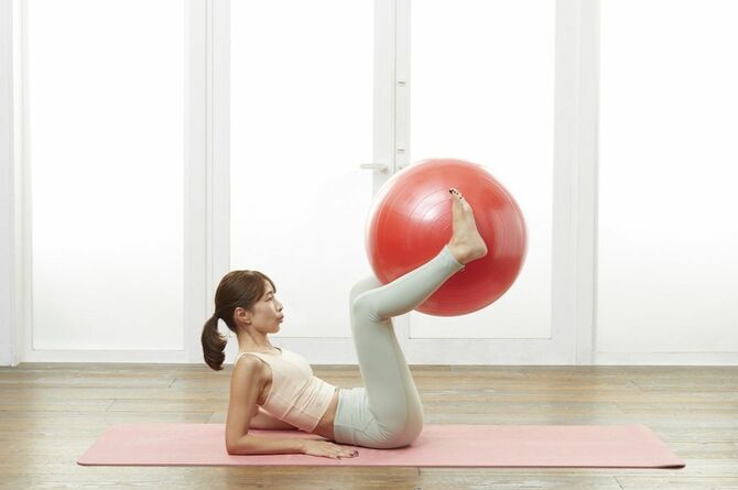 写真⑪　出典＝SAYAKA『バランスボール「美やせ」革命』（プレジデント社）