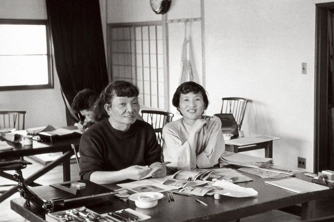 『暮しの手帖』創刊者の花森安治（左）と大橋鎭子