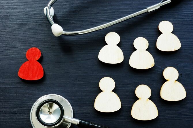 聴診器と感染した患者の象徴