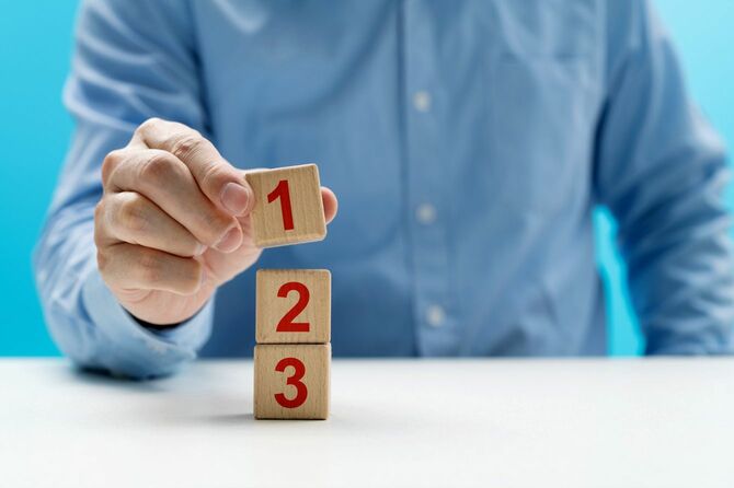 番号1、2、3の木製立方体