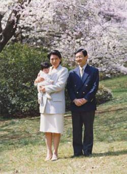 2002年頃、徳仁親王（現・第126代天皇）と雅子妃（現・皇后）と愛子内親王