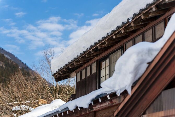 雪の積もった家