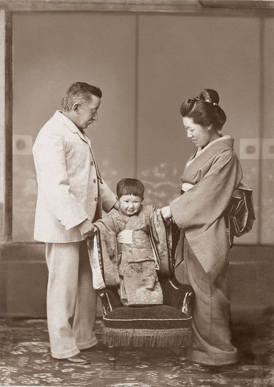 正式に結婚して長男が生まれた小泉八雲と妻セツ