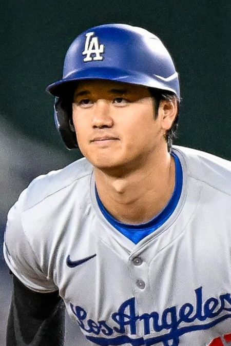盗塁をうかがうロサンゼルス・ドジャースの大谷翔平選手