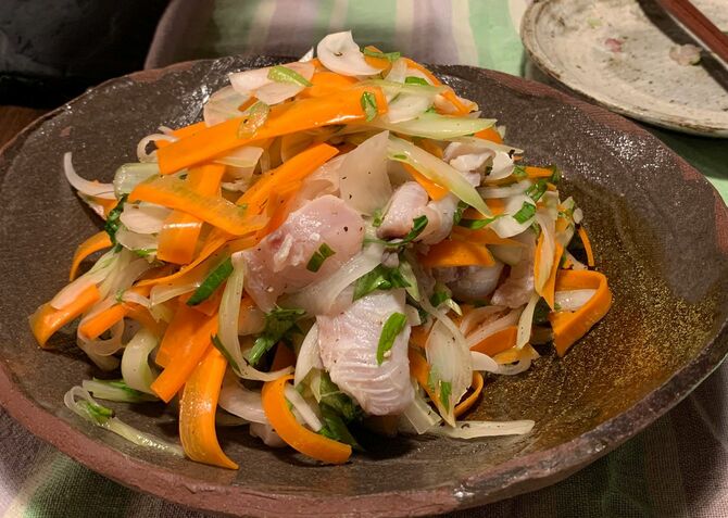 個人的に一番美味しかったのがセビーチェ。シイラの酸味と旨味が引き立ち、野菜をモリモリ食べられるので健康的