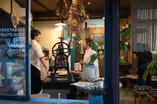 佳乃子さん行きつけの八百屋「かんなわ六画ストア」