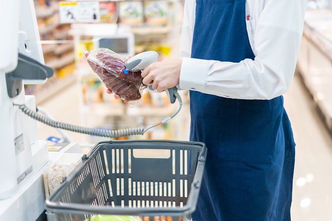 スーパーのレジ係