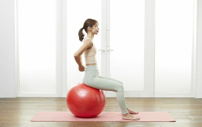 写真⑭　出典＝SAYAKA『バランスボール「美やせ」革命』（プレジデント社）