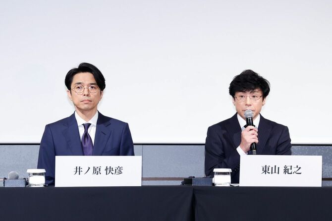 ジャニーズ事務所会見での東山紀之氏と井ノ原快彦氏