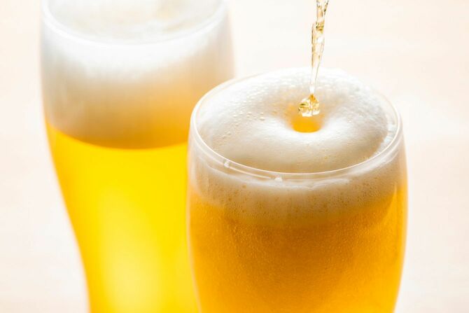 グラスに注がれるビール