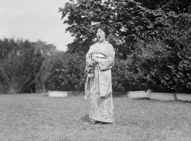 1917年のシルバン劇場の開場公演でパフォーマンスを行った三浦環