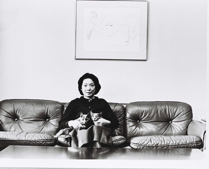 黒柳徹子と交流があった作家・脚本家の向田邦子。東京・青山のマンションで、1980年2月撮影