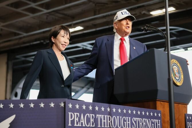 2025年10月28日、高市総理は、神奈川県でアメリカ合衆国のドナルド・トランプ大統領と共に、米海軍横須賀基地を訪問しました