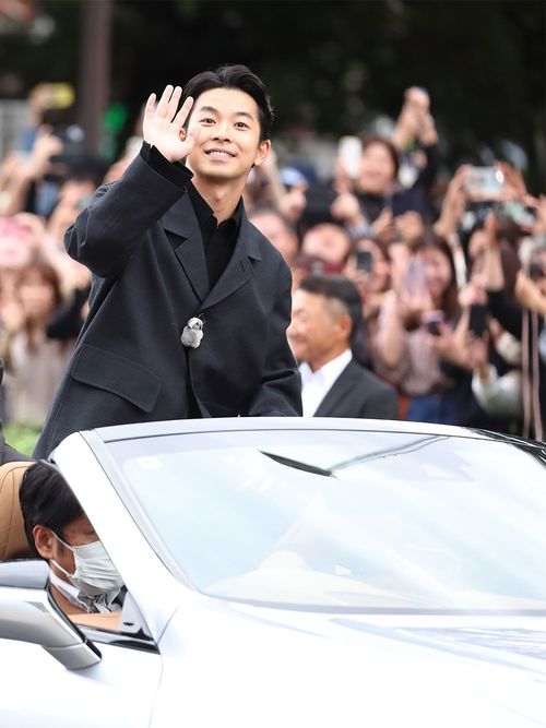 名古屋まつりでパレードに参加した2026年NHK大河ドラマ「豊臣兄弟！」秀長役の仲野太賀。2025年10月19日、名古屋市