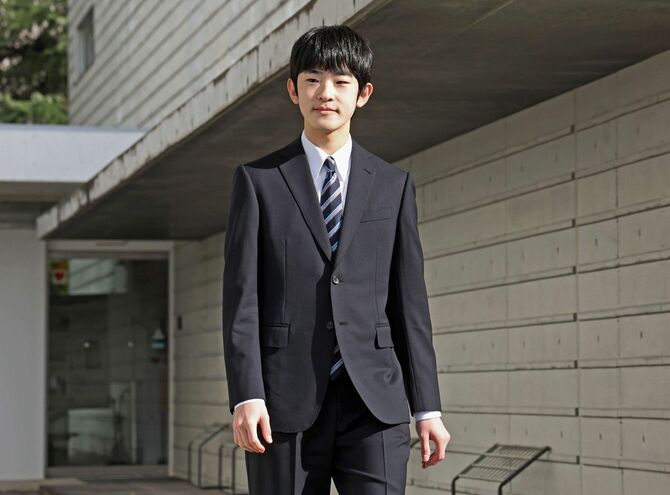 筑波大付属高の卒業式に臨まれる秋篠宮家の長男悠仁さま