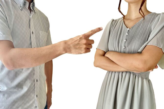 女性に指図する男性