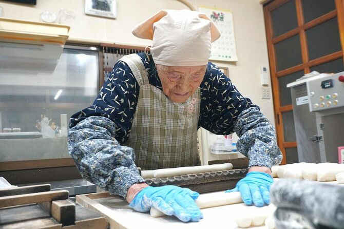 細長い形にして、道具に乗せる