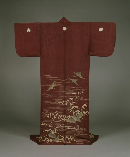 「単衣 紫絽地流水芦雁模様」徳川家斉の娘、溶姫に仕えていた小姓が、寛政5年（1793）に溶姫より拝領したと伝えられる夏のきもの。出典：ColBase