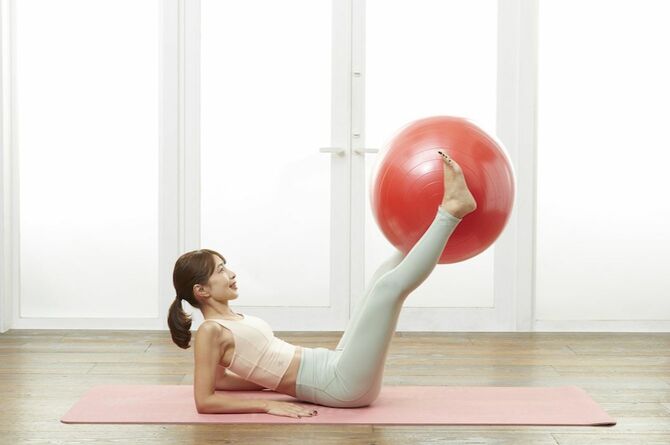 写真⑩　出典＝SAYAKA『バランスボール「美やせ」革命』（プレジデント社）