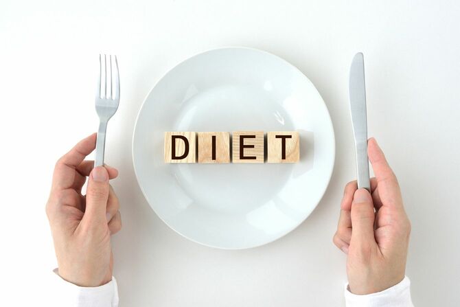 白いプレートにDIETの文字