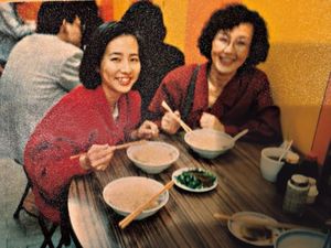 かをりさんが25歳のころ、母と香港2人旅へ。寝るときと食事をしている時間以外は、ずっと歩き続けていたそう。