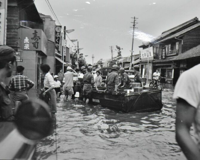 1959年9月、伊勢湾台風による洪水被害