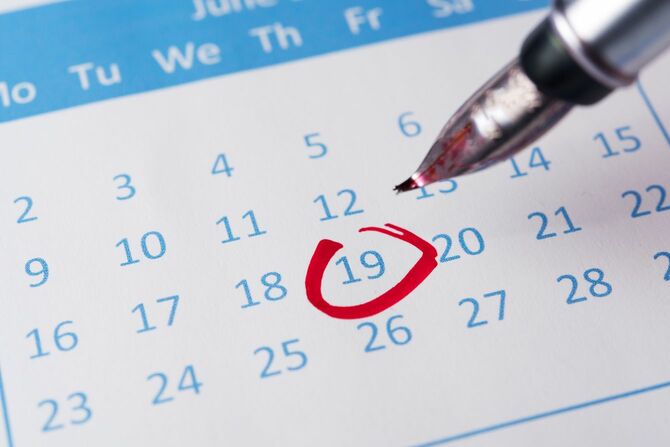 カレンダーにペンでマークされた赤い円