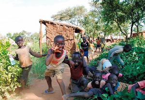 6月にはウガンダに逃れた「南スーダン難民の保護と衛生改善プロジェクト」のオンライン報告会「プラン・ラウンジ」が行われた。親と離別した難民の子どもたちに向けては、安心して遊べる子ども専用エリアを作りケアにあたっている。