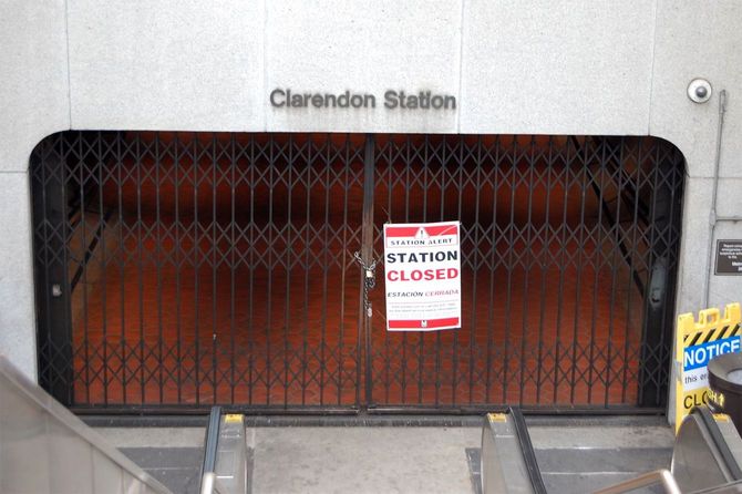 閉鎖された地下鉄の駅