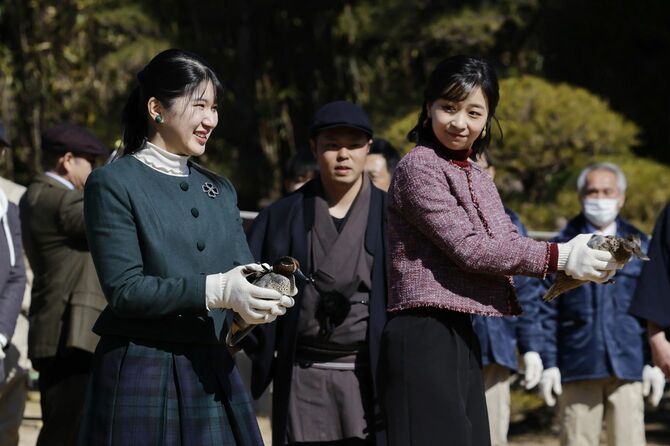 皇后両陛下の長女愛子さまと、秋篠宮家の次女佳子さま